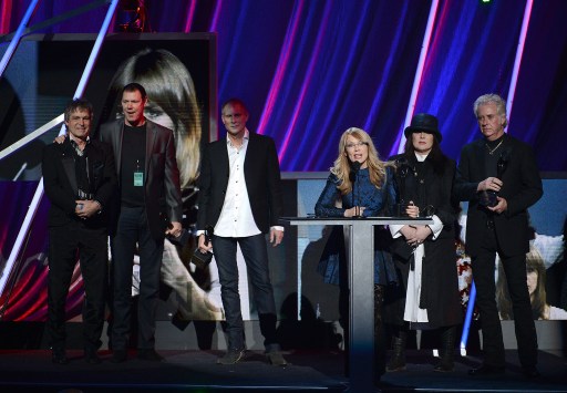 Classic Heart: Roger Fisher, Michael DeRosier, Steve Fossen, Nancy Wilson, Ann Wilson and Howard Leese.